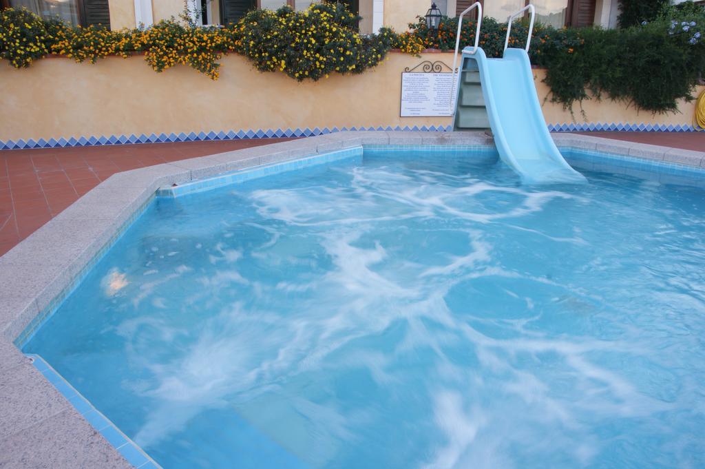 Residence Riva Azzurra Cannigione Exterior photo